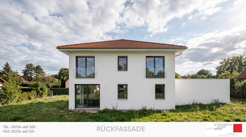 Rückfassade — Foto des fertigen Gebäudes